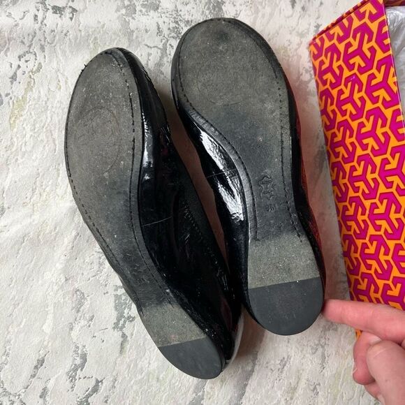 Tory Burch Caroline black patent gold naplak elastic ballet flat - Picture 8 of 15